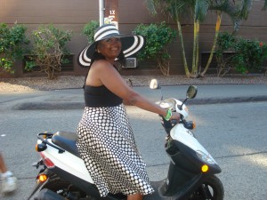big-hat-on-moped